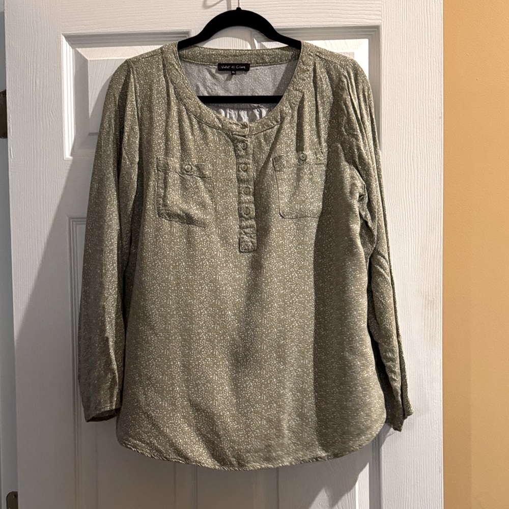 Violet and Claire Ladies Blouse Green/Sage long sleeve Shirt. Size XL